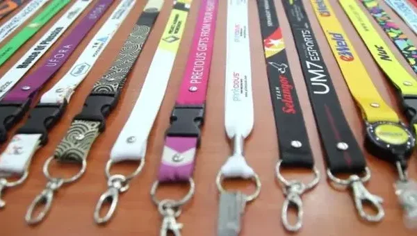 3 reasons you need to start promoting your art with a lanyard